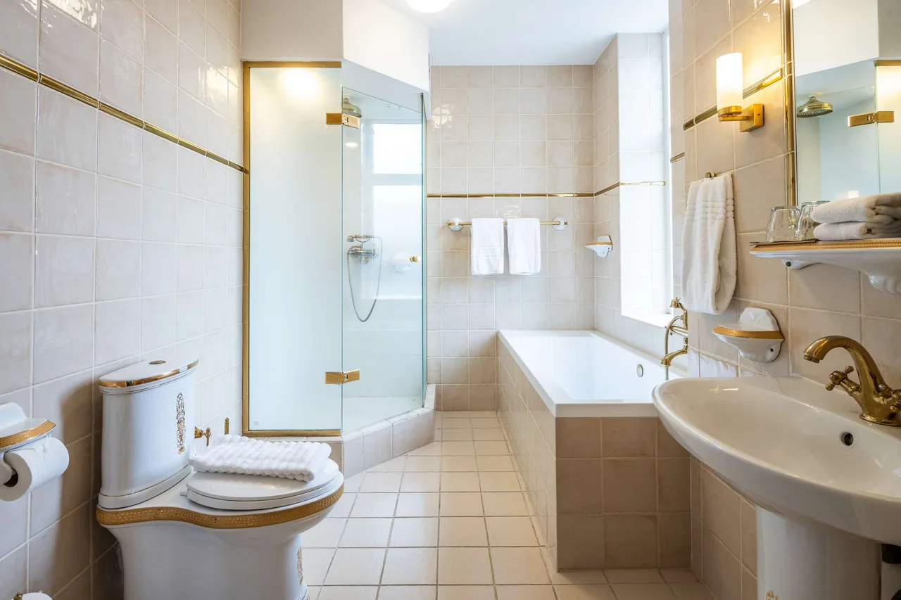 Hotel Royal — ภาพห้องพักและบรรยากาศ