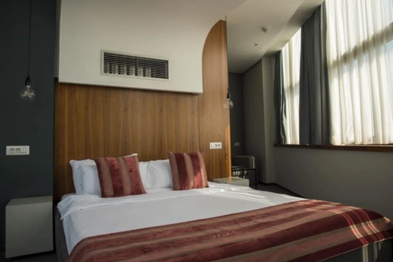 Hotel Russia Skopje — ภาพห้องพักและบรรยากาศ