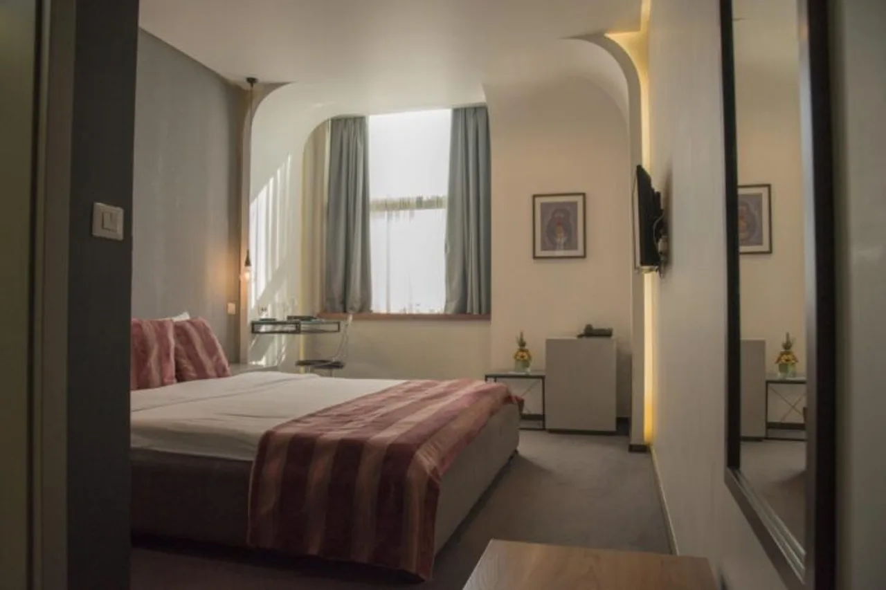 Hotel Russia Skopje — ภาพห้องพักและบรรยากาศ