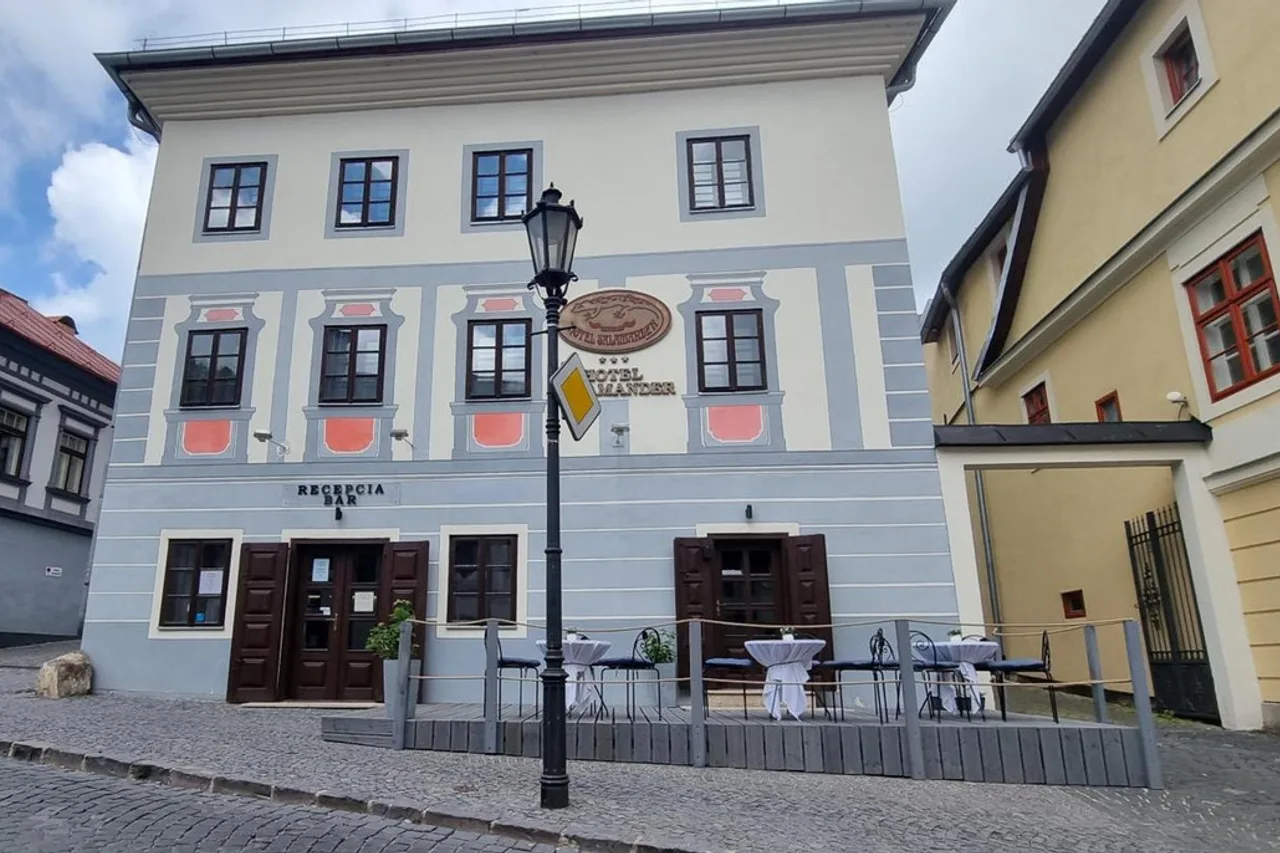 Hotel Salamander - Garni — บันสกา-ชตยาวนิตซา
