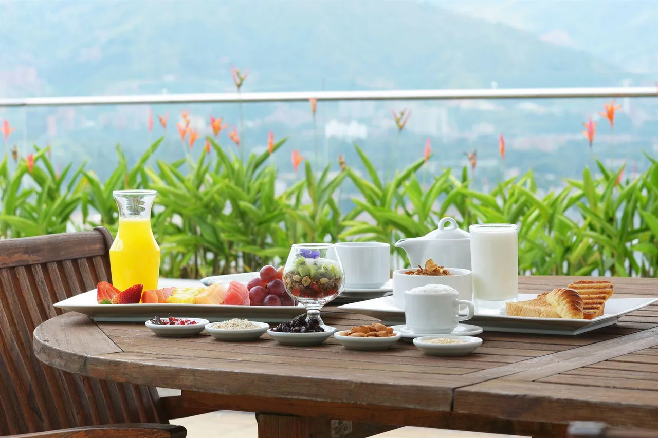 Hotel San Fernando Plaza — ภาพห้องพักและบรรยากาศ