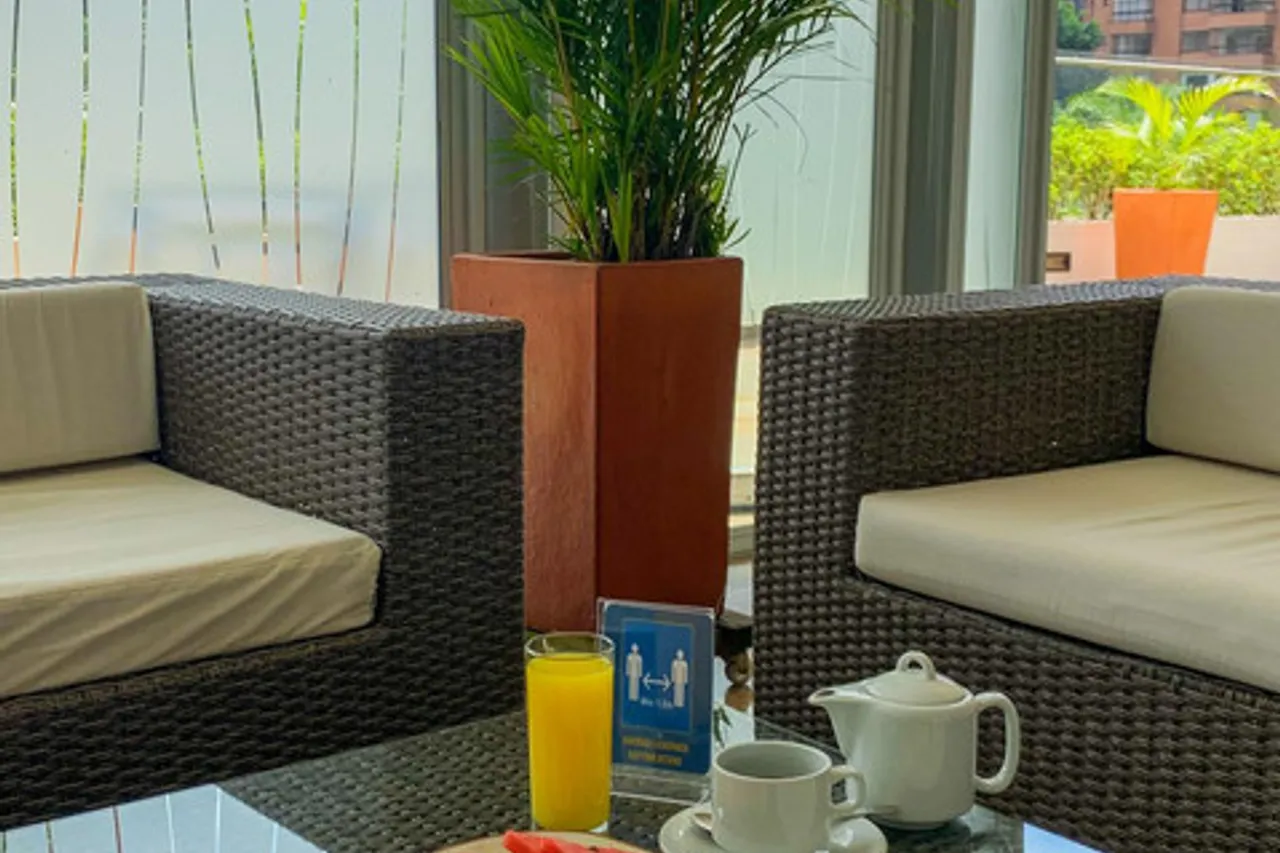 Hotel San Fernando Plaza — ภาพห้องพักและบรรยากาศ