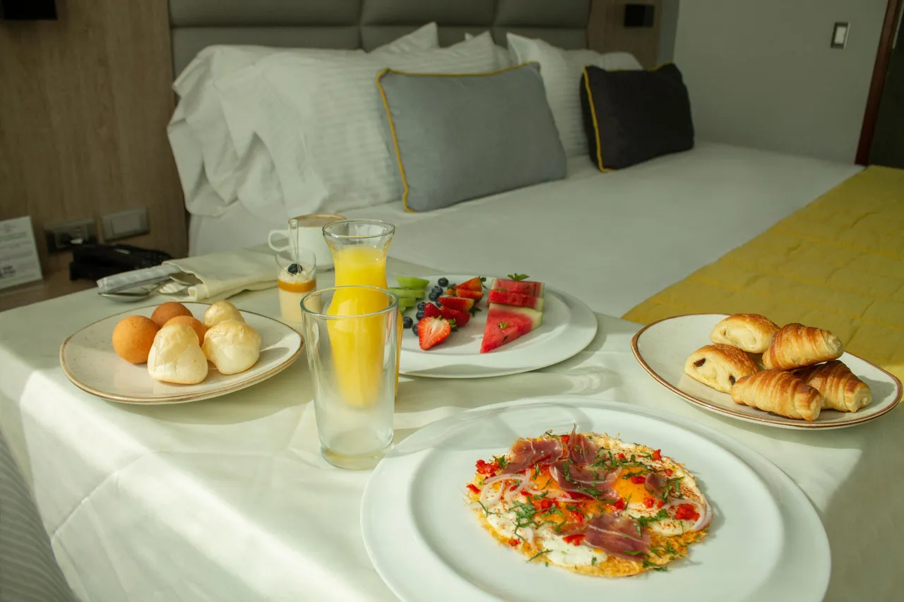 Hotel San Fernando Plaza — ภาพห้องพักและบรรยากาศ
