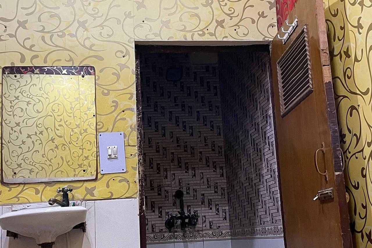 Hotel Saniya Palace Inn — rooms and atmosphere