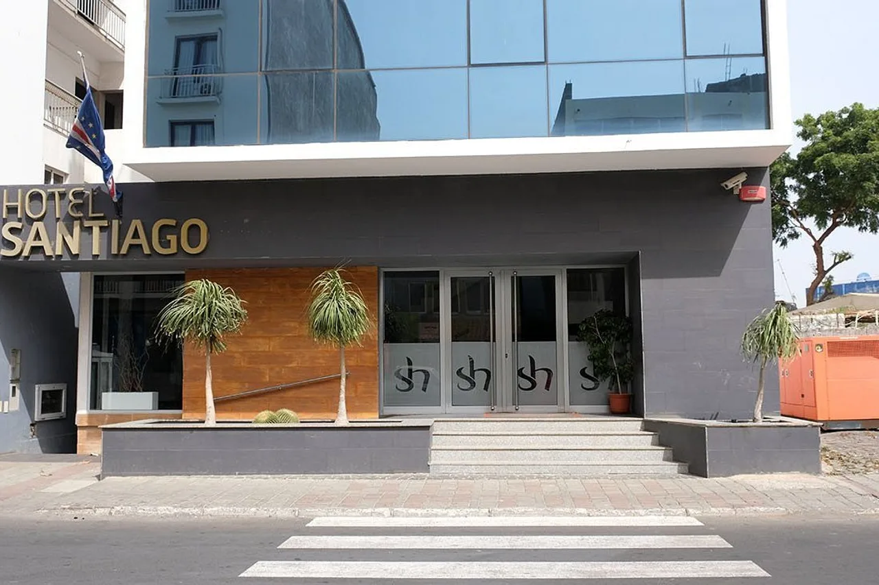 Hotel Santiago — โรงแรมในปราเอีย