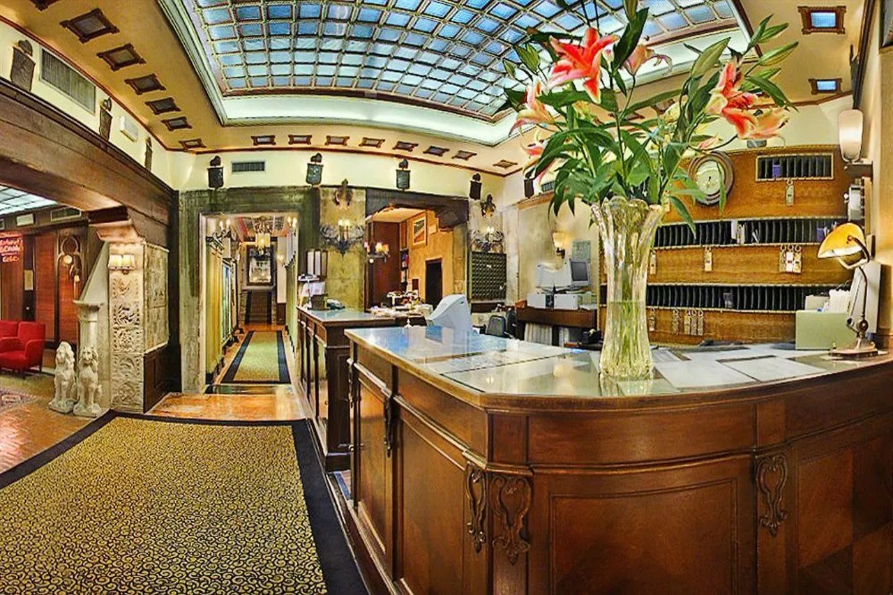 Hotel Saturnia & International — rooms and atmosphere