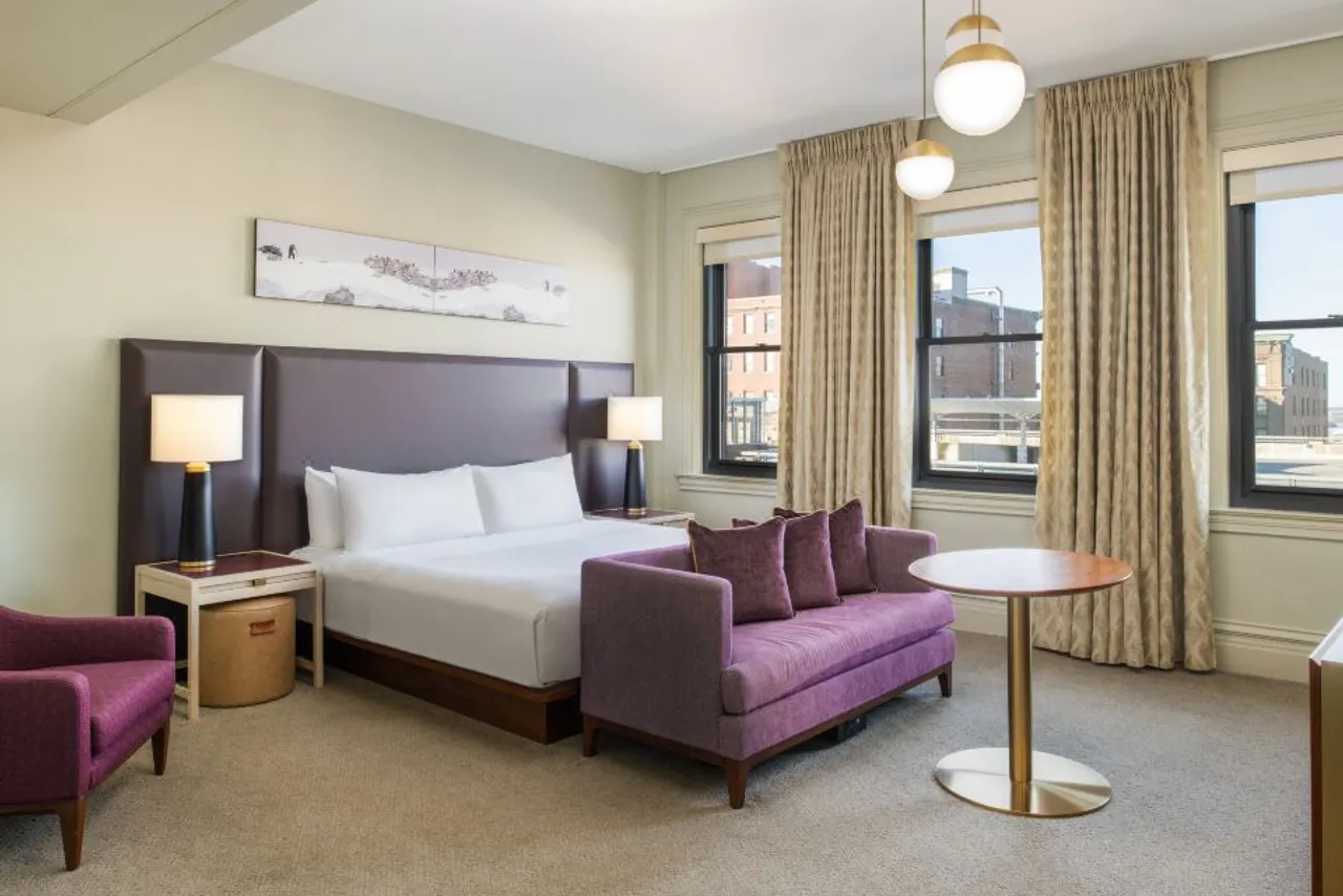 Hotel Savoy Kansas City, Tapestry Collection by Hilton — ภาพห้องพักและบรรยากาศ
