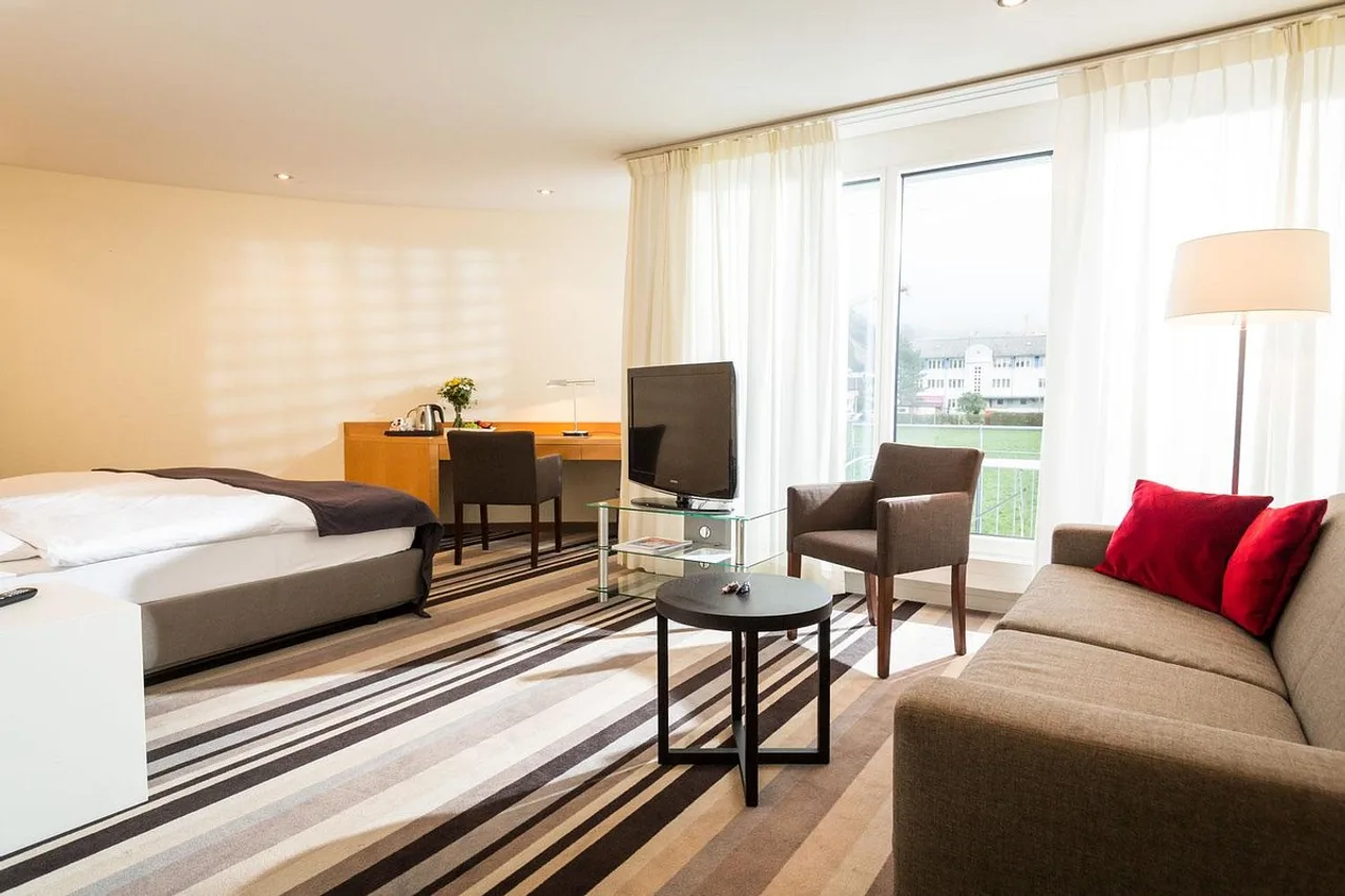 Hotel Schatzmann Triesen — ภาพห้องพักและบรรยากาศ