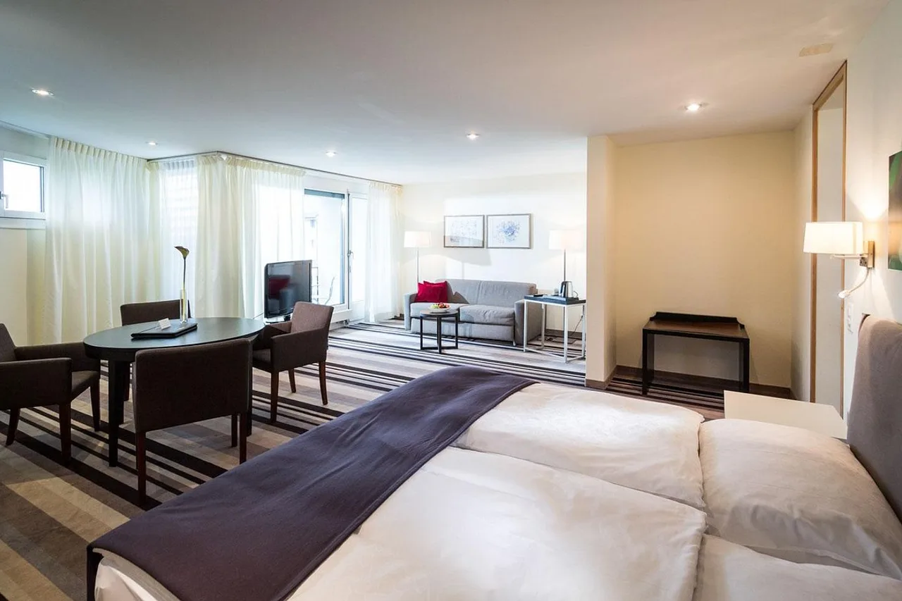 Hotel Schatzmann Triesen — ภาพห้องพักและบรรยากาศ