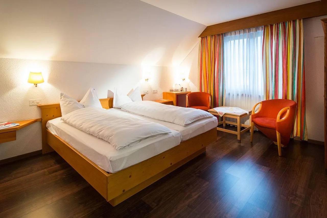 Hotel Schatzmann Triesen — ภาพห้องพักและบรรยากาศ
