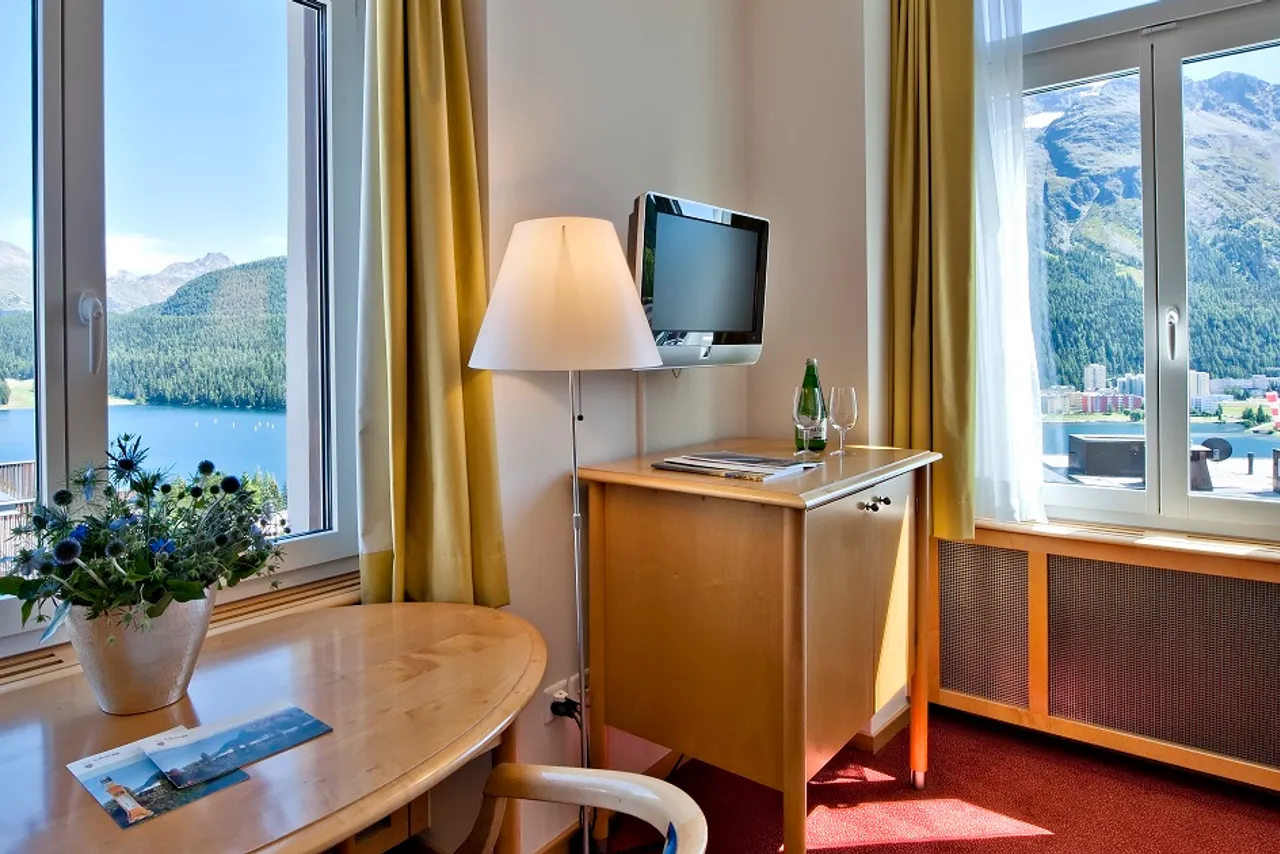 Hotel Schweizerhof St. Moritz — ภาพห้องพักและบรรยากาศ