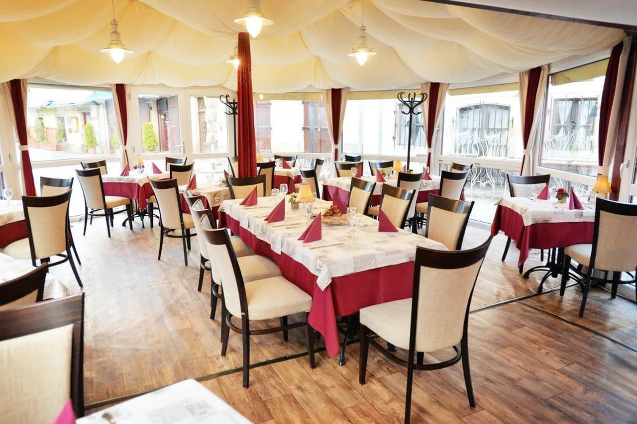 Hotel Senator-Ház Eger — rooms and atmosphere