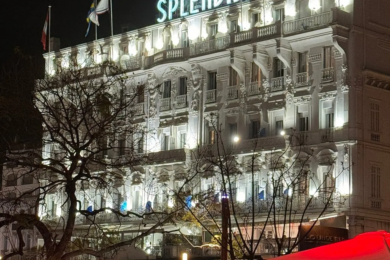 Hotel Splendid Cannes — ภาพห้องพักและบรรยากาศ