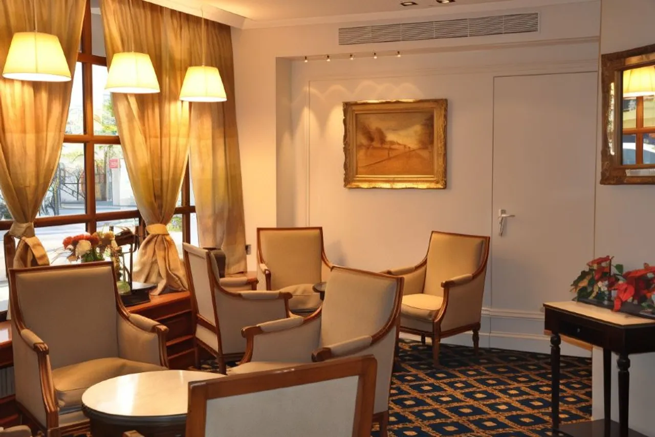 Hotel Splendid Cannes — ภาพห้องพักและบรรยากาศ