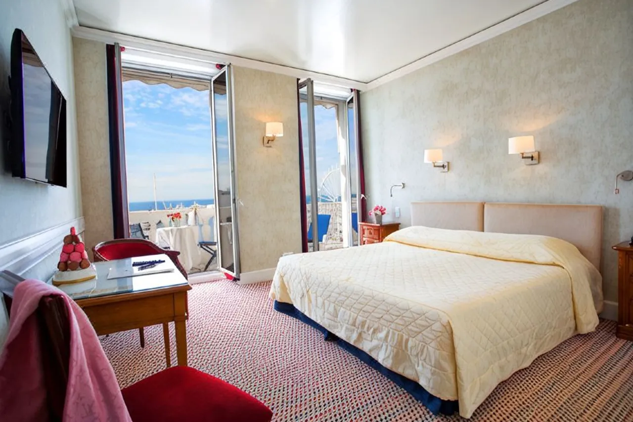Hotel Splendid Cannes — ภาพห้องพักและบรรยากาศ