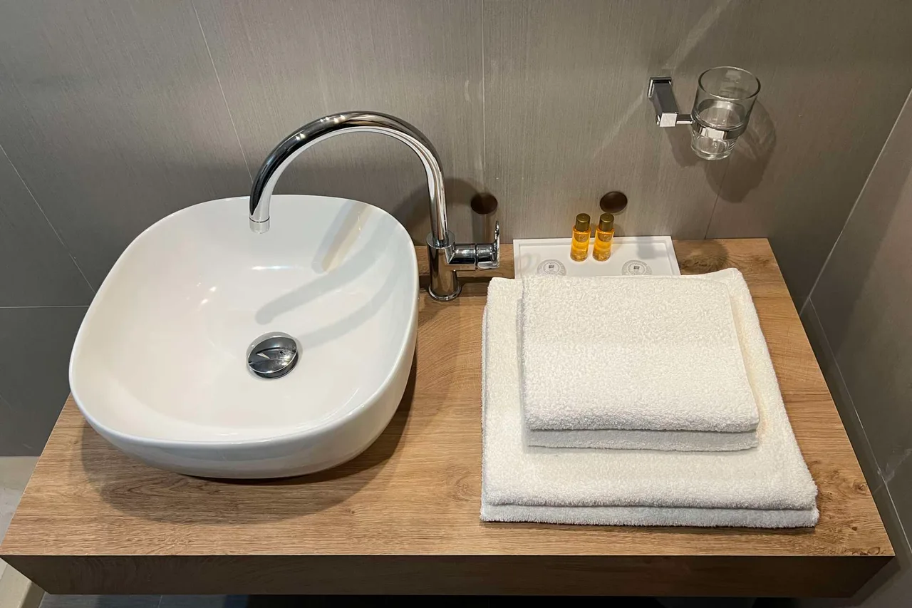 Hotel Studio — ภาพห้องพักและบรรยากาศ