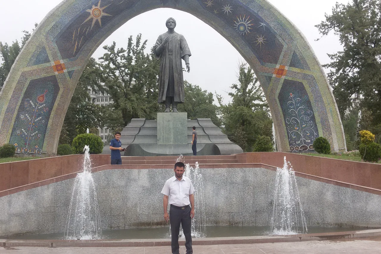 Hotel Tajikistan — ภาพห้องพักและบรรยากาศ
