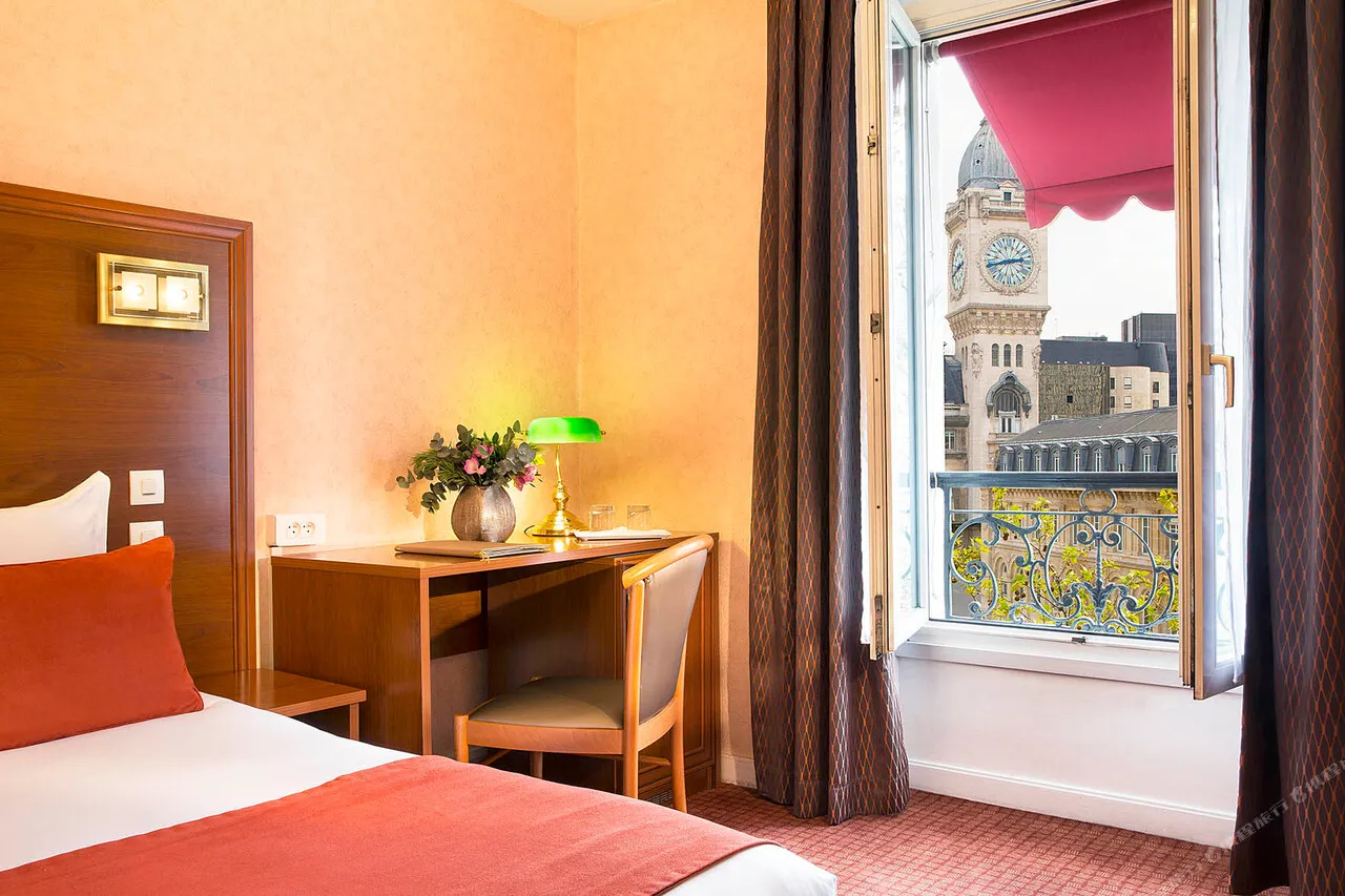 Hotel Terminus Lyon — rooms and atmosphere