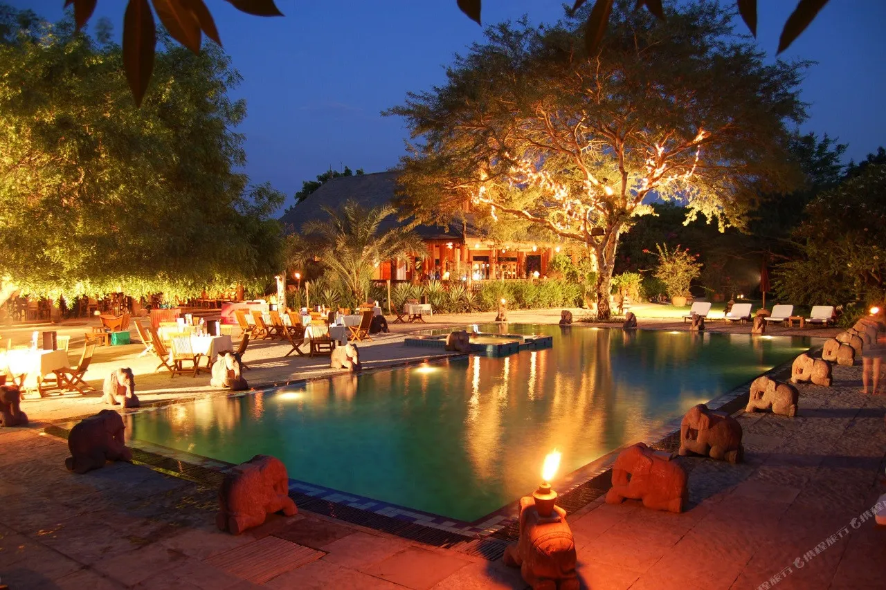 The Hotel @ Tharabar Gate — rooms and atmosphere