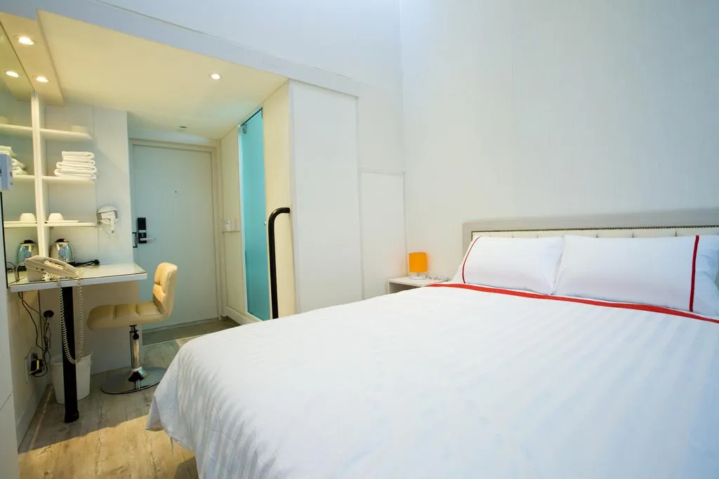 Hotel The-Ore — rooms and atmosphere