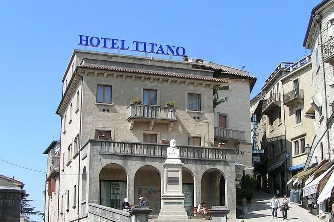 Hotel Titano — ภาพห้องพักและบรรยากาศ