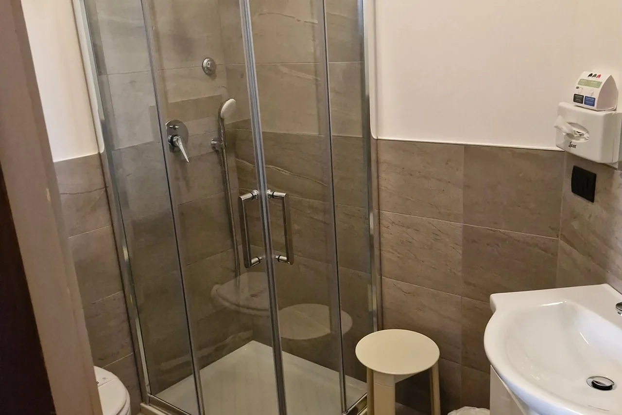 Hotel Titano — ภาพห้องพักและบรรยากาศ