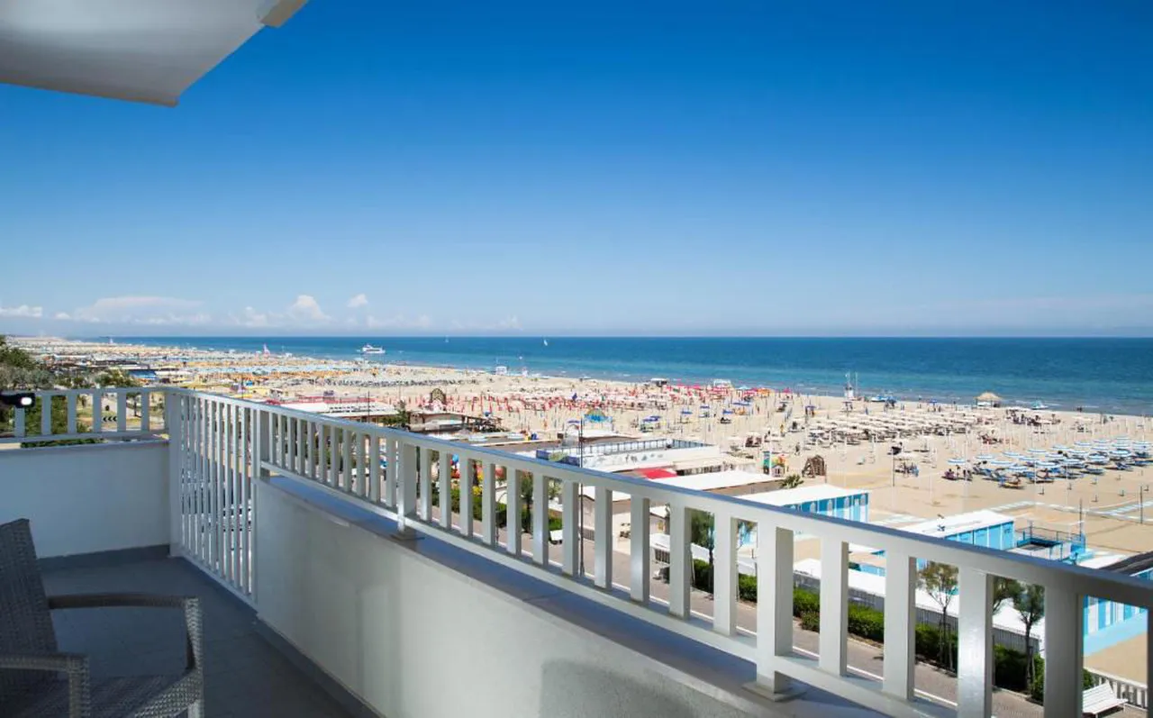 Hotel Touring Rimini — rooms and atmosphere