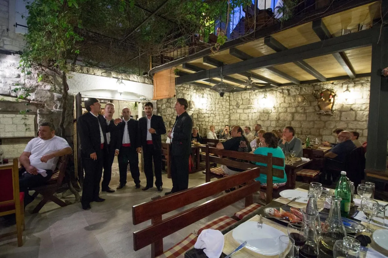 Hotel Tragos — rooms and atmosphere