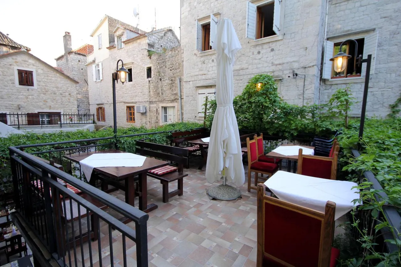 Hotel Tragos — rooms and atmosphere