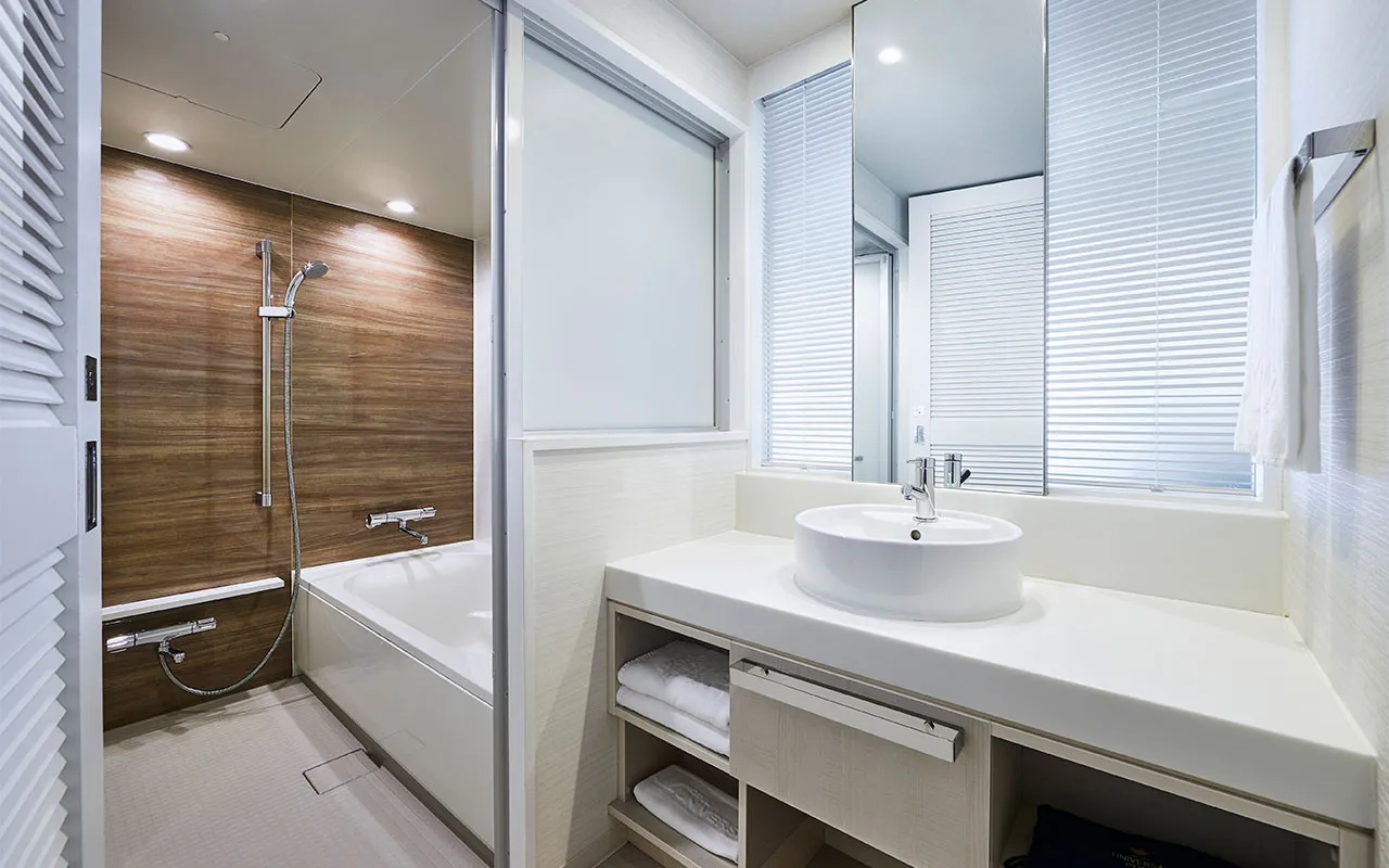 Hotel Universal Port — rooms and atmosphere
