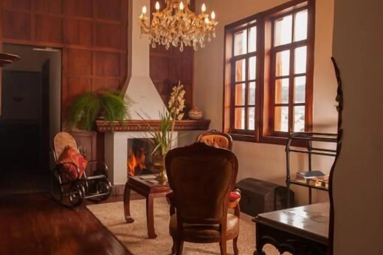 Hotel Victoria — ภาพห้องพักและบรรยากาศ