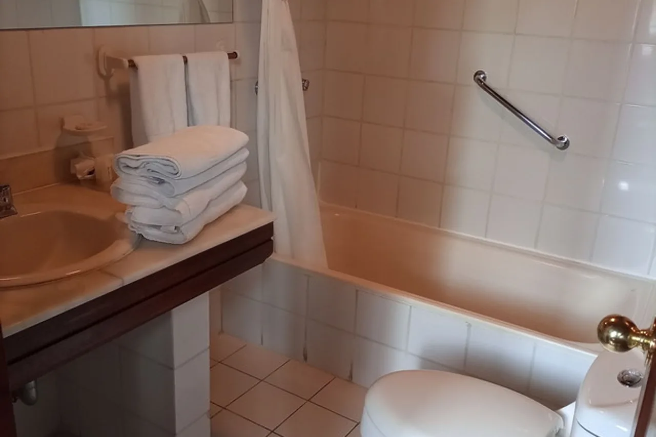 Hotel Victoria — ภาพห้องพักและบรรยากาศ