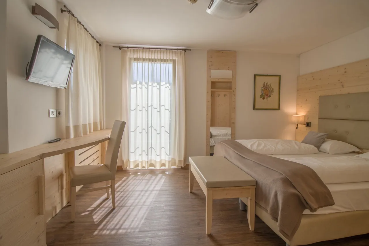 Hotel Villa Argentina Cortina — rooms and atmosphere