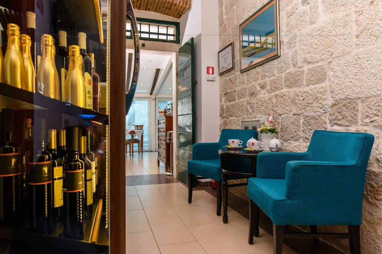 Hotel Villa Sikaa — rooms and atmosphere