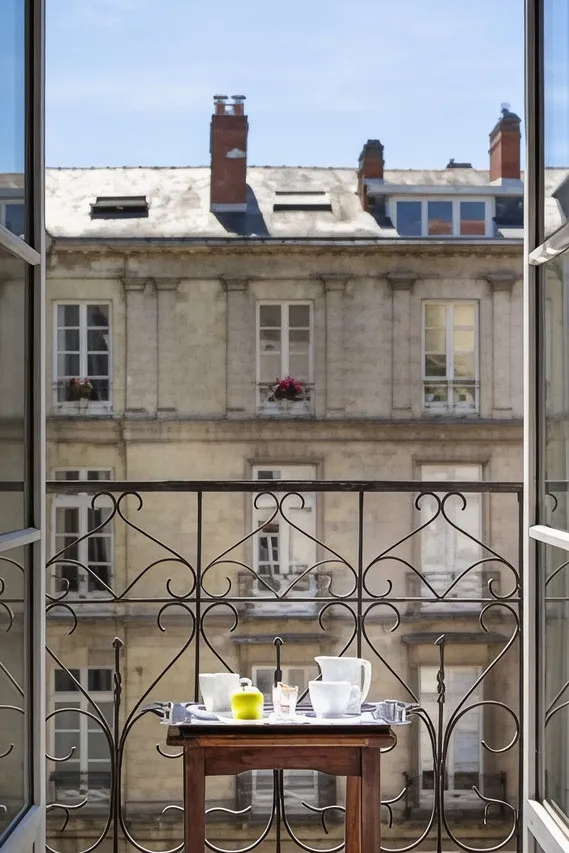 Hôtel Voltaire Opéra Nantes — rooms and atmosphere