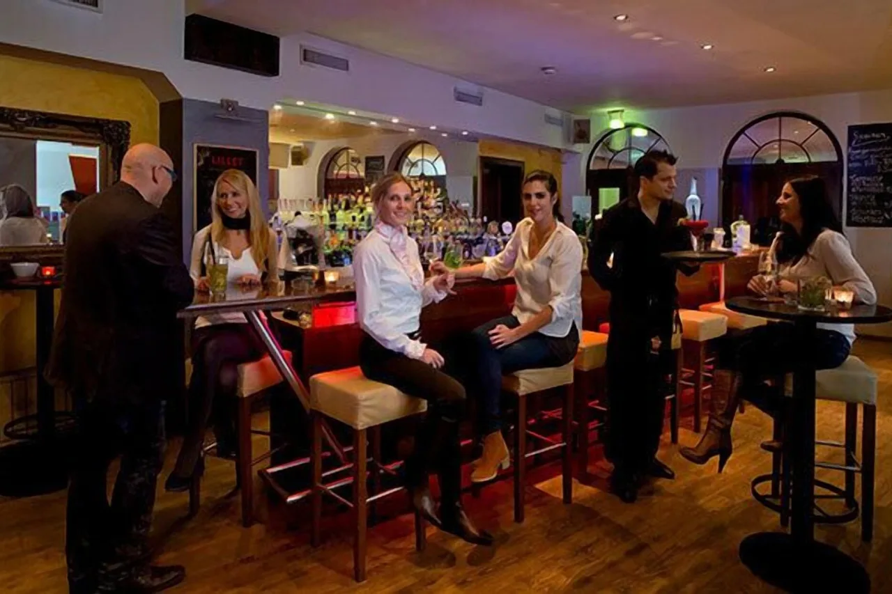 Hotel Weisses Kreuz — ภาพห้องพักและบรรยากาศ