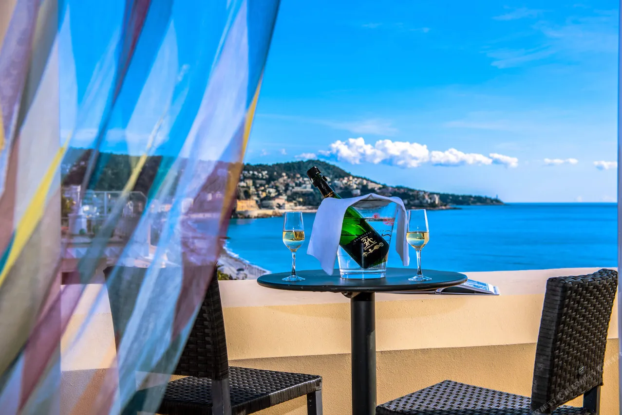 Hotel West End Promenade — rooms and atmosphere