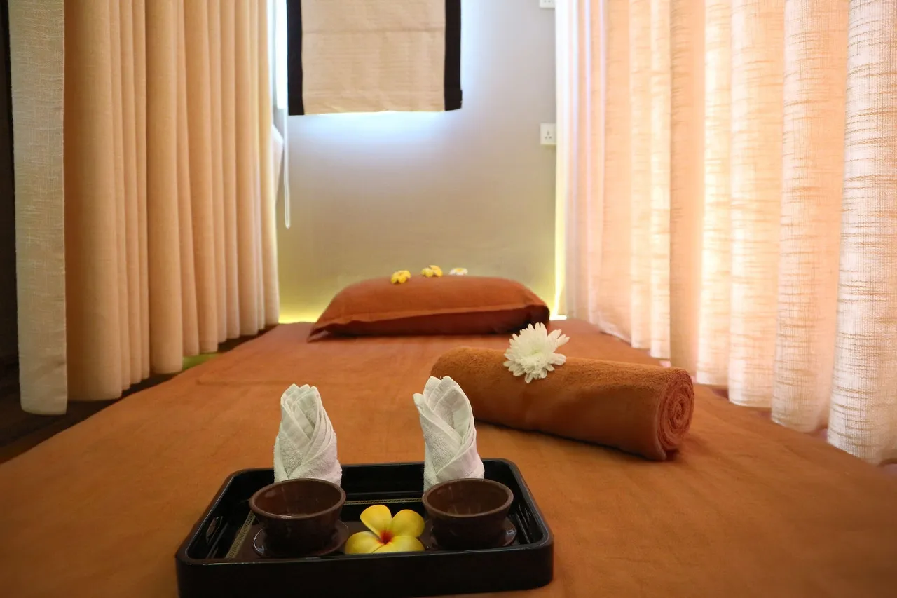 Hotel Yadanarbon Mandalay — rooms and atmosphere