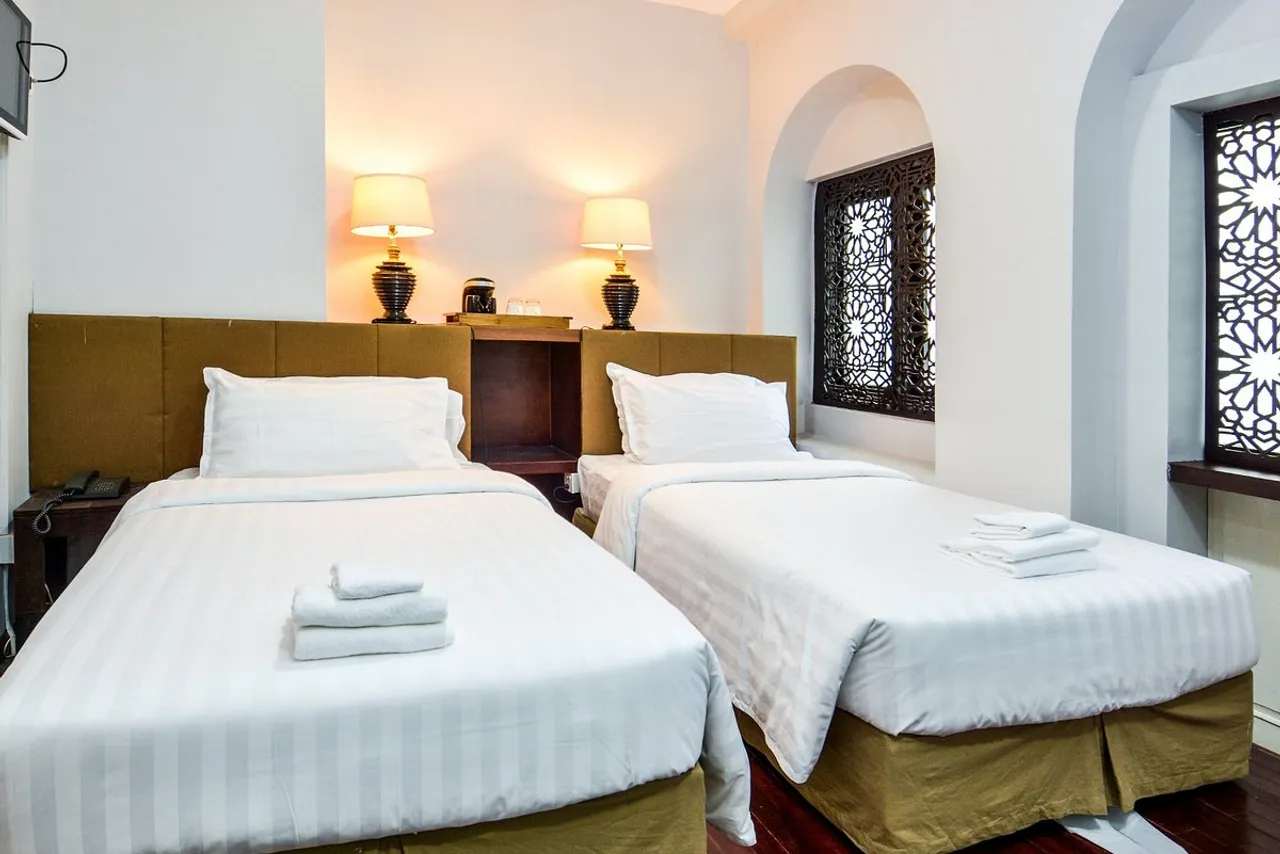 Hotel Zia Yangon — rooms and atmosphere