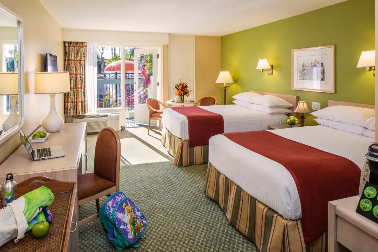 Howard Johnson by Wyndham Anaheim Hotel & Water Playground — ภาพห้องพักและบรรยากาศ