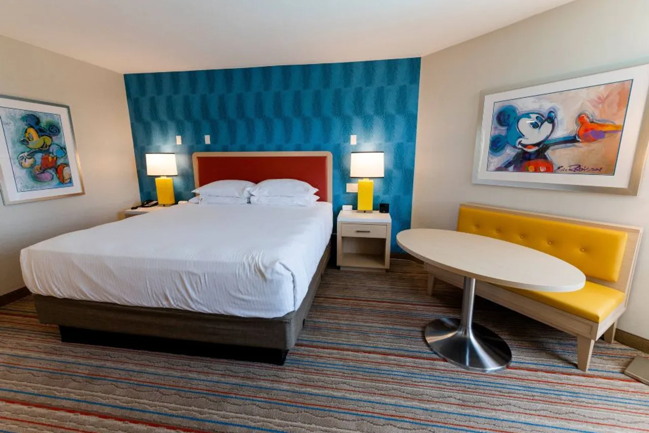 Howard Johnson by Wyndham Anaheim Hotel & Water Playground — ภาพห้องพักและบรรยากาศ