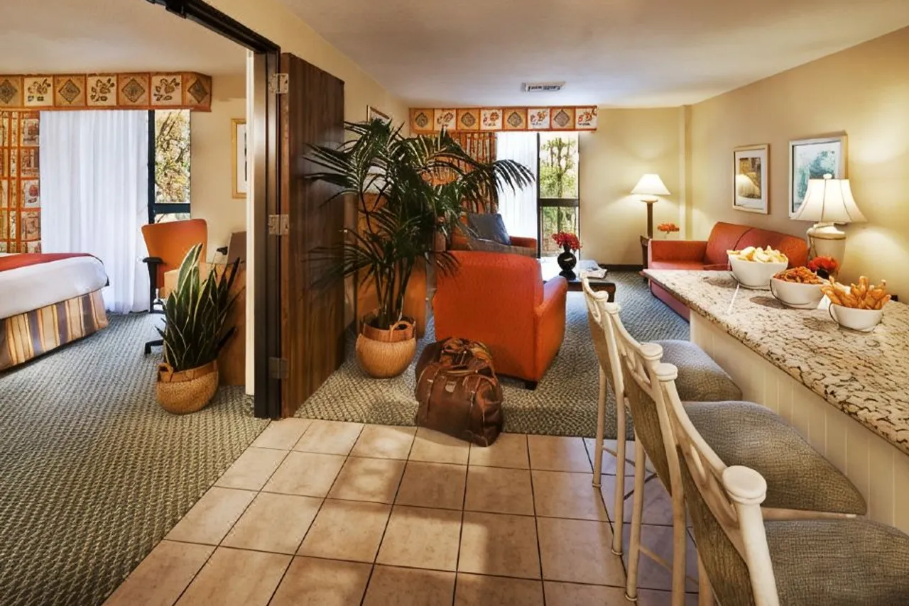 Howard Johnson by Wyndham Anaheim Hotel & Water Playground — ภาพห้องพักและบรรยากาศ