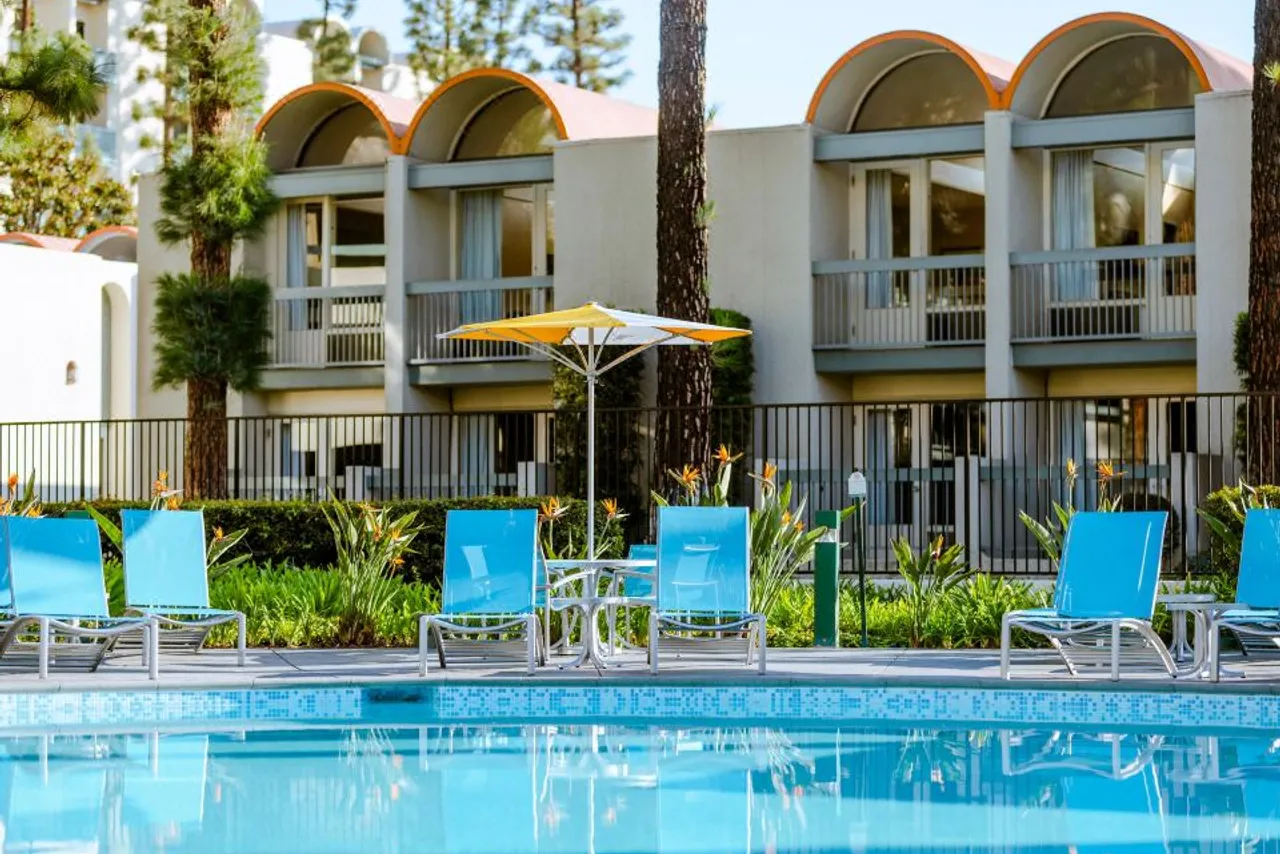 Howard Johnson by Wyndham Anaheim Hotel & Water Playground — ภาพห้องพักและบรรยากาศ