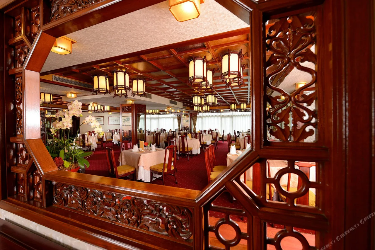 The Howard Plaza Hotel Taipei — rooms and atmosphere