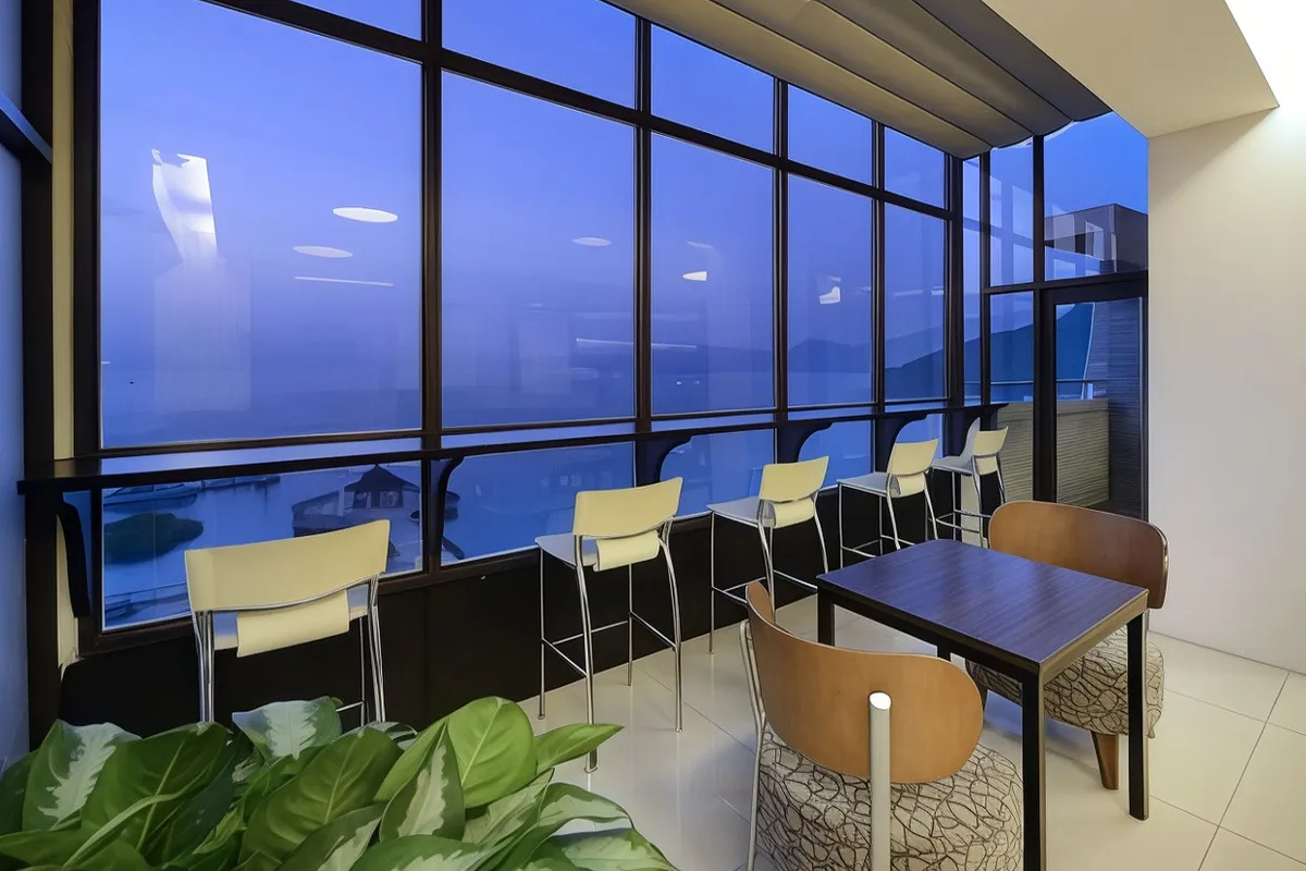 Hu Yue Lakeview Hotel — rooms and atmosphere