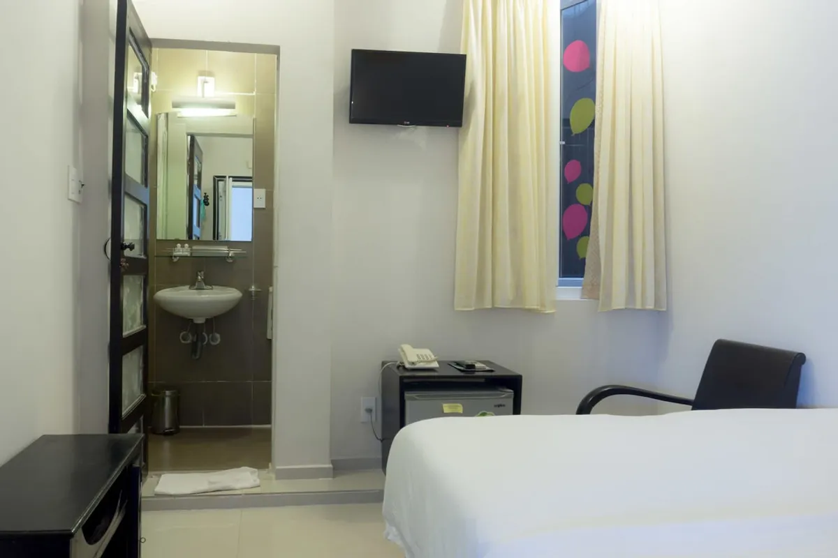 Hue Nino Hotel — rooms and atmosphere
