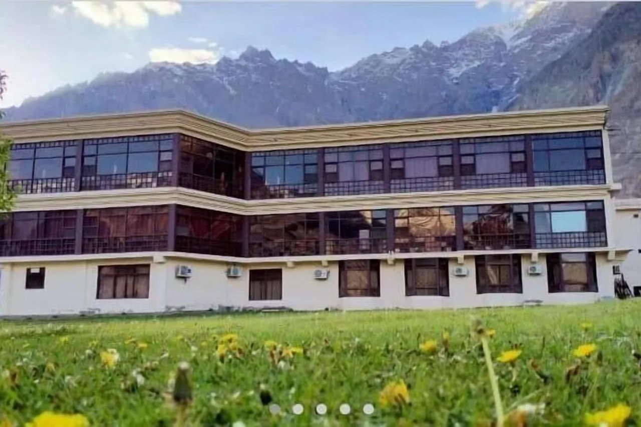 Hunza Darbar Hotel — ฮุนซา