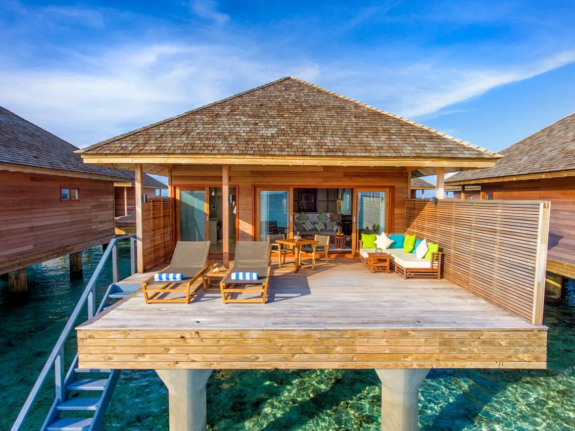 Hurawalhi Island Resort — rooms and atmosphere