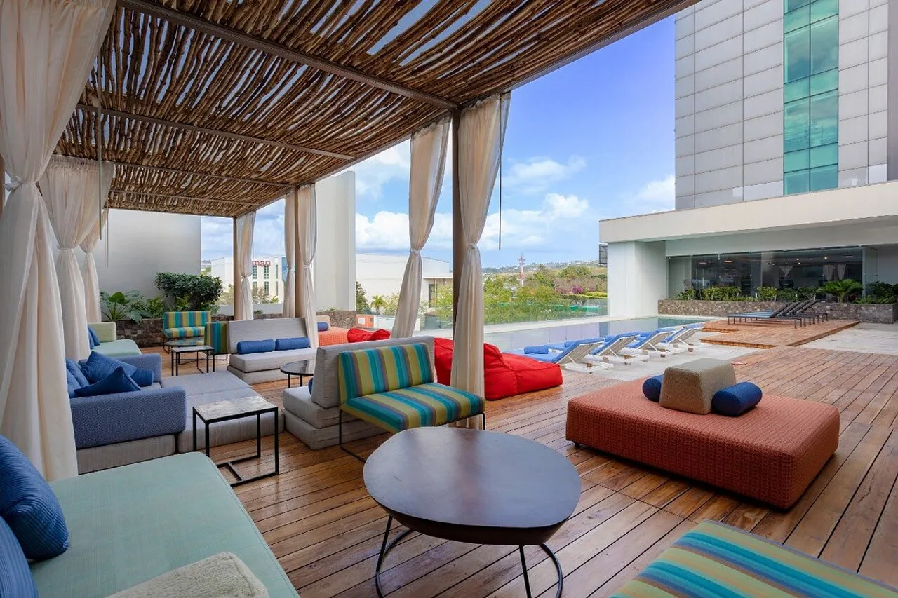 Hyatt Centric San Salvador — rooms and atmosphere