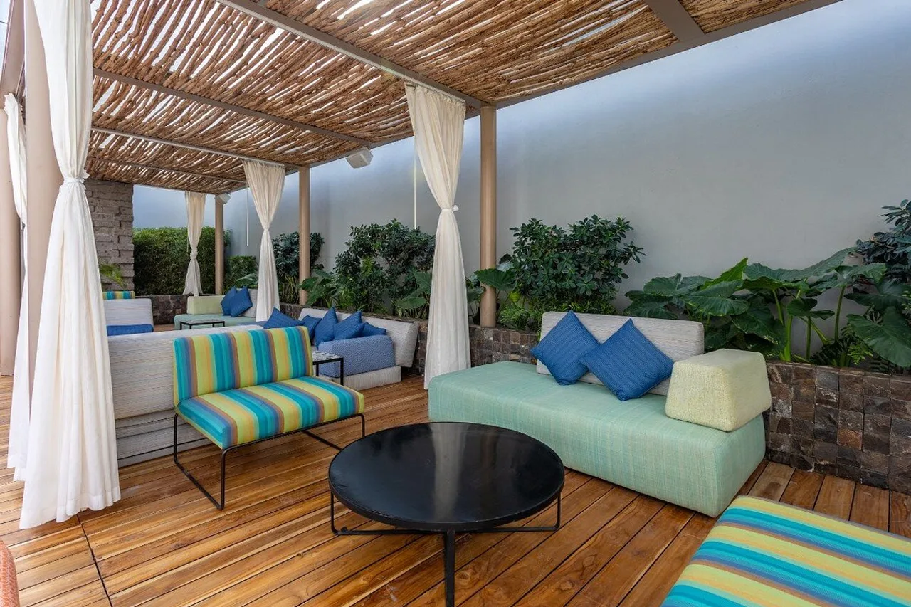 Hyatt Centric San Salvador — rooms and atmosphere